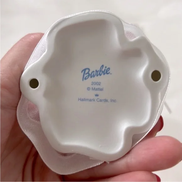 Hallmark Keepsake Ornament Barbie Blushing Bride - Picture 5 of 7